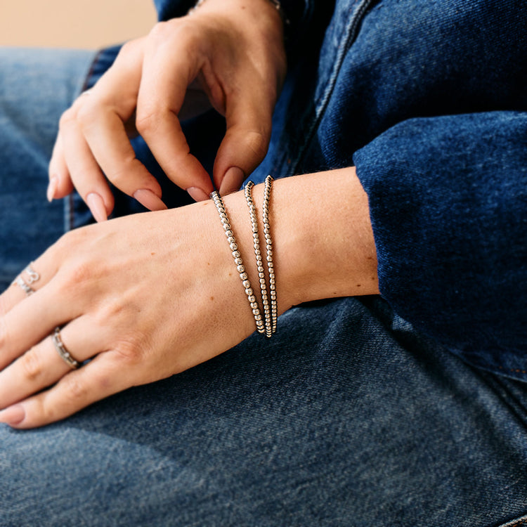 30-model_image_silver_433_bracelets.jpg